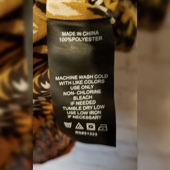 Vince Camuto v neck top - Picture 4 of 6